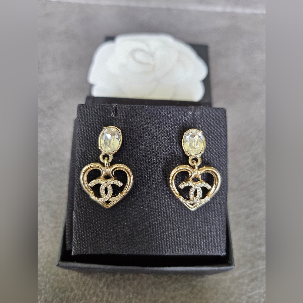 Chanel 23C light gold & crystal heart drop earrings